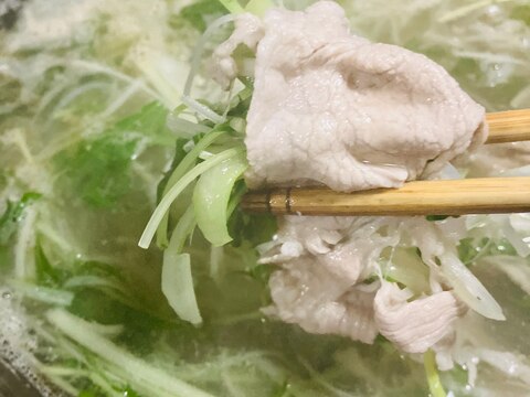 水菜と長ネギいっぱいのしゃぶしゃぶ鍋